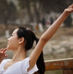 艺校美女,美丽与梦想的交织，校花们的星途之路”