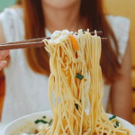 娱乐吃瓜酱吃面条视频,趣味横生瞬间引网友热议